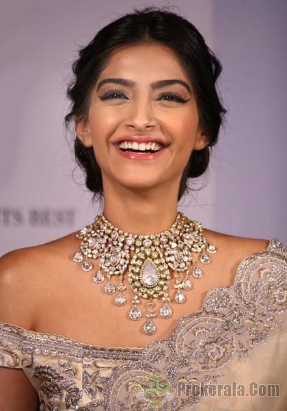 Soonam Kapoor Kundan necklaces