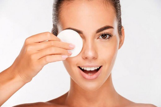 Removing makeup with natural indgredients