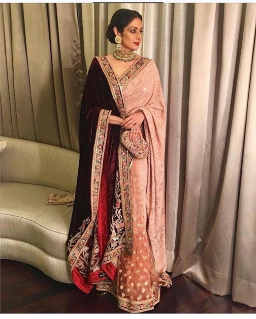 How to take a shawl with a saree