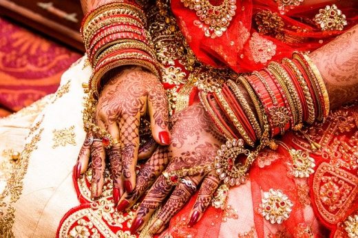How-to-achieve-a-dark-color-mehndi-Threads-WeRIndia