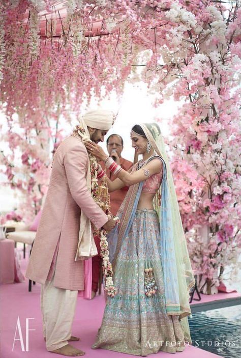 Lehnga and sherwani Color combination for couple