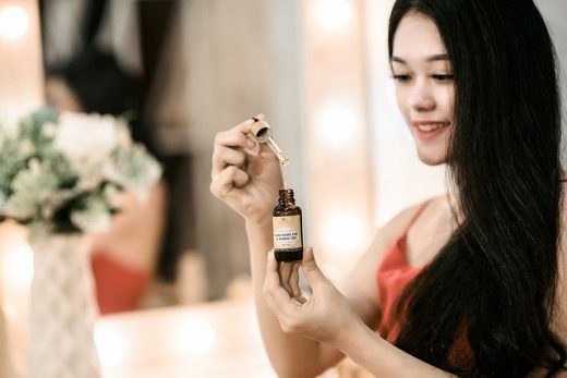 Benefits of oiling hair regularly