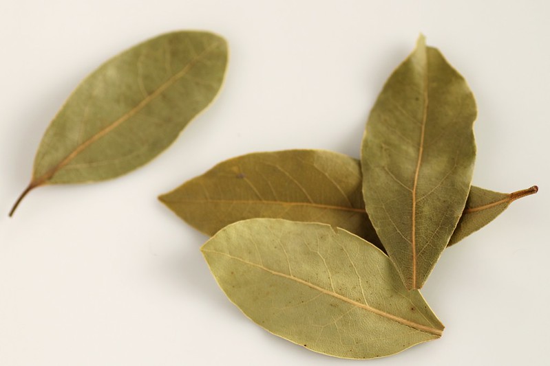 Burning Bay leaf benefits