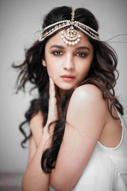 Modern maangtika for the brides