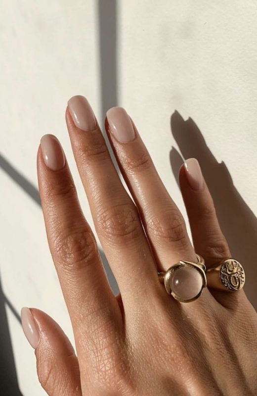 Nude nail art