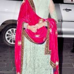 How to wear velvet dupatta in winters