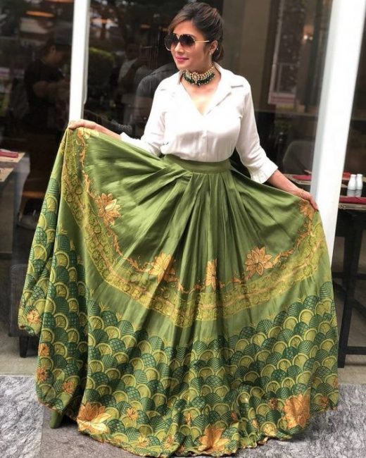 Choose white shirts to go with lehnga skirts