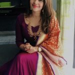 How To Wear A Banarsi Dupatta With Plain Ethnic Wear How to wear a Banarsi dupatta with plain ethnic wear