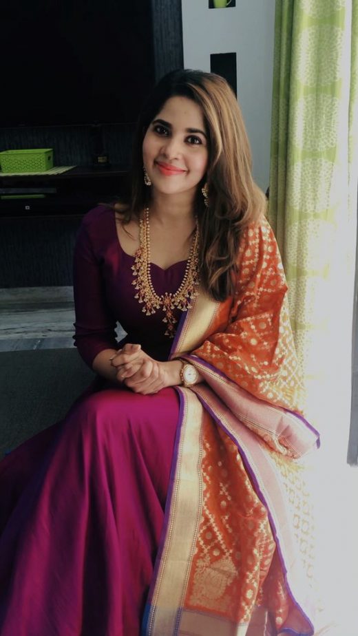 How to wear a Banarsi dupatta with plain ethnic wear