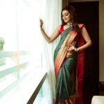 5 Ways To Pick A Sleeveless Blouse With A Traditional Saree Sleeveless blouse designs for traditional sarees