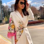 5 Ways to wear scarf with a pantsuit How to wear a pantsuit with scarf