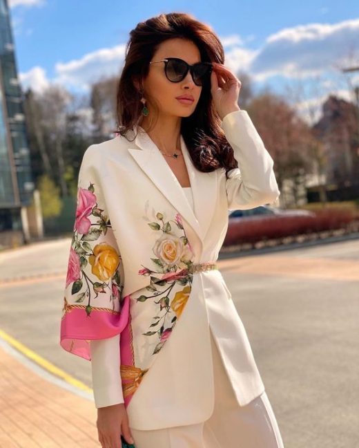 How to wear a pantsuit with scarf
