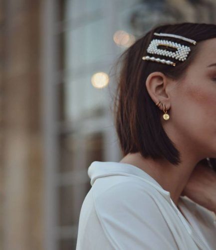 Short hairstyle with hair pins