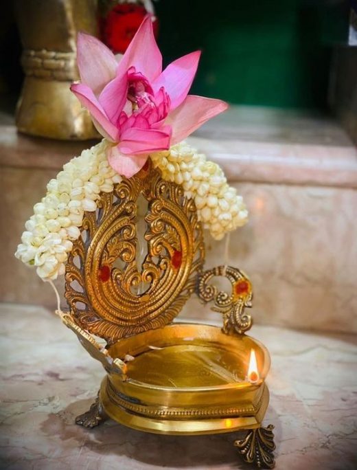 Decorating pooja thali