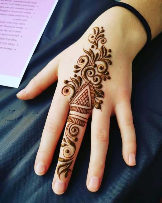 Simple and unique Mehndi designs