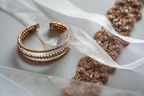 7 Ways To Set Up A Women's Accessory Line